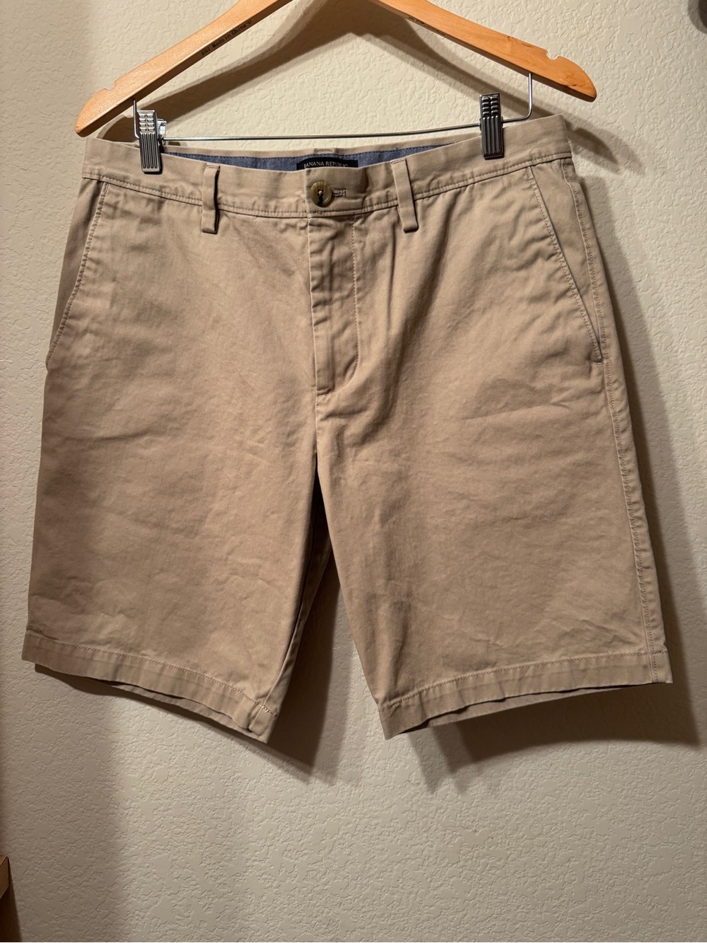 Banana Republic Aiden Khaki Shorts - 9” Inseam, Size 33